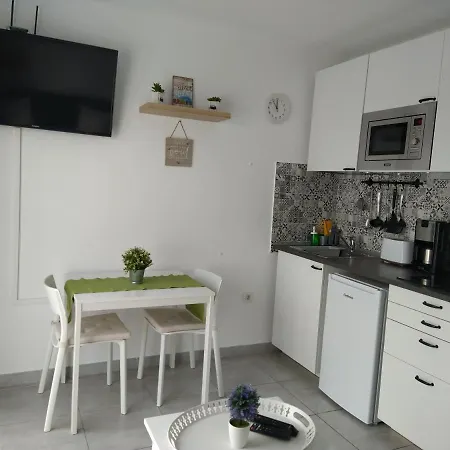 Delfines 2 - Small - Pool View- Good Wifi - 5 Minuts To The Beach דירה *